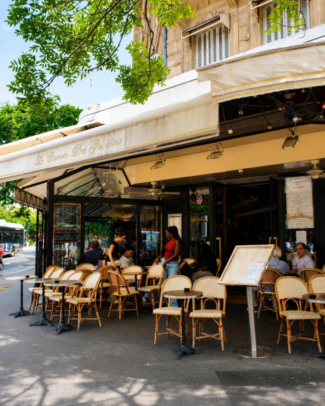 Façade et terrasse du Canon des Gobelins à Paris
