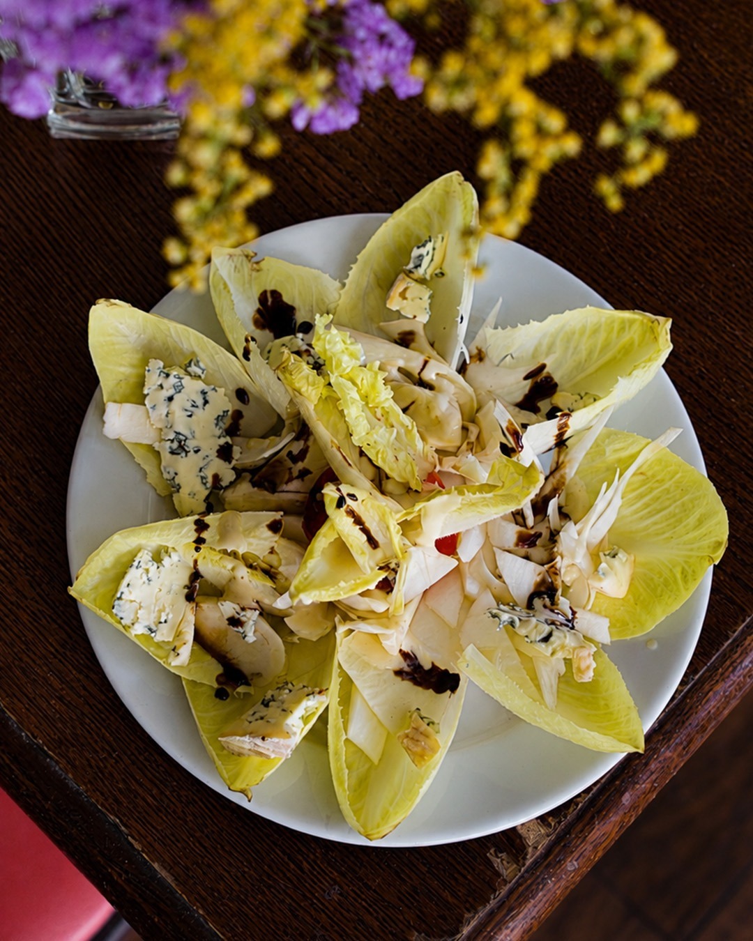 Salade d’endives au fromage bleu et vinaigre balsamique